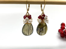 Load image into Gallery viewer, Labradorite earrings