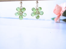 Load image into Gallery viewer, Peridot Flower Gold Earrings