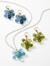 Load image into Gallery viewer, Peridot Gemstone Flower Necklace